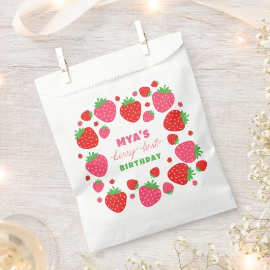 Strawberry Berry First Birthday Geschenktütchen (Ausgeschnitten)