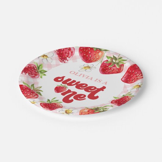 Strawberry Berry First Birthday Pappteller (Schrägansicht)