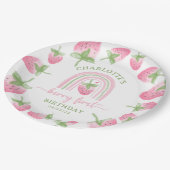 Strawberry Berry First Birthday Pappteller (Schrägansicht)