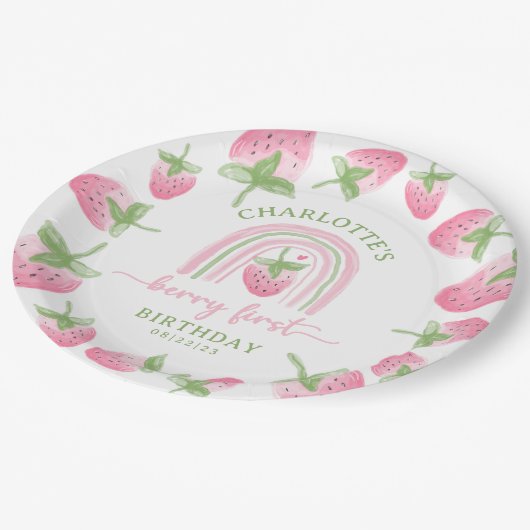 Strawberry Berry First Birthday Pappteller (Schrägansicht)