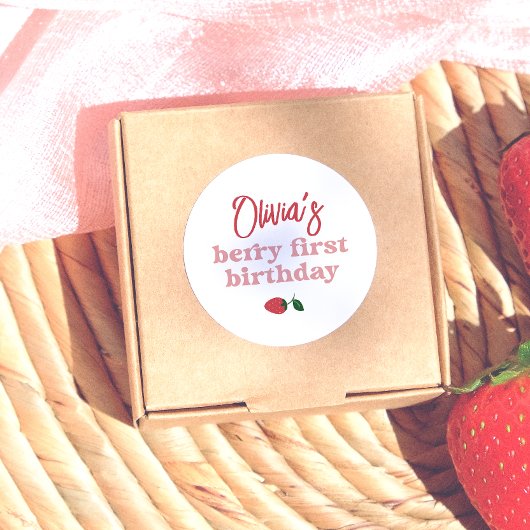 Strawberry Berry First Birthday Party Runder Aufkleber