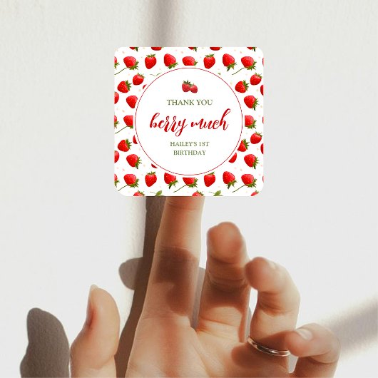 Strawberry Berry First Birthday Party Runder Aufkleber