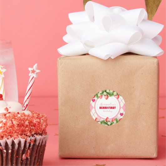 Strawberry Berry First Birthday Runder Aufkleber (Party)