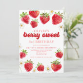 Strawberry Berry Sweet Birthday Einladung (Stehend Vorderseite)