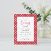 Strawberry Berry Sweet Budget Baby Dusche Invitati Einladungspostkarte (Stehend Vorderseite)