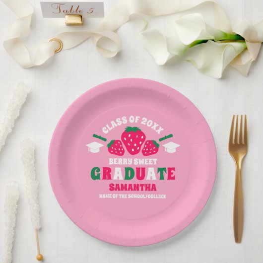 Strawberry Berry Sweet Graduation Party Pappteller (Hochzeit)