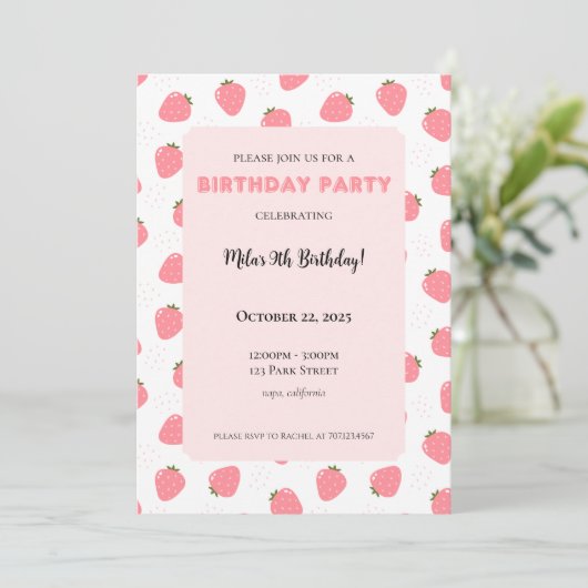 Strawberry Birthday Einladung (Stehend Vorderseite)