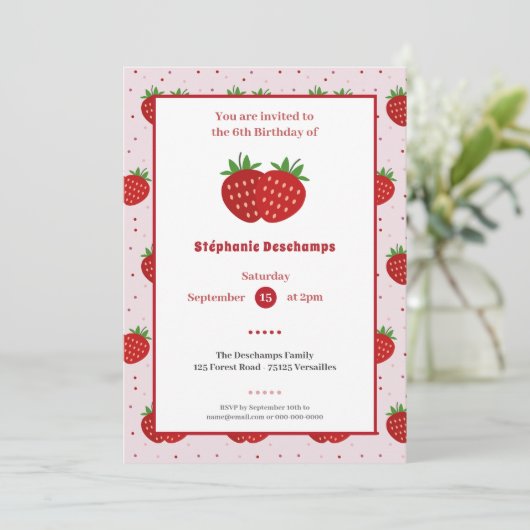 Strawberry Birthday Einladung (Stehend Vorderseite)