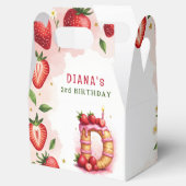 Strawberry Birthday Favor Box Letter D Cake Geschenkschachtel (Geöffnet)