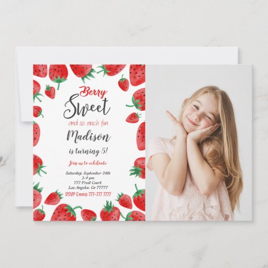 Strawberry Birthday Foto Einladung (Vorderseite)