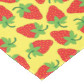 Strawberry Birthday Party Tischdecke (Schrägansicht)
