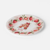 Strawberry Birthday Plate Letter A Cake Design Pappteller (Schrägansicht)