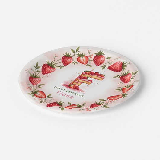 Strawberry Birthday Plate Letter F Cake Design Pappteller (Schrägansicht)