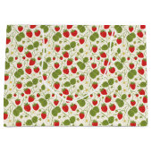 Strawberry Blossoms and Berries Pattern Große Geschenktüte (Vorderseite)
