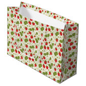 Strawberry Blossoms and Berries Pattern Große Geschenktüte (Vorderseite Schrägansicht)