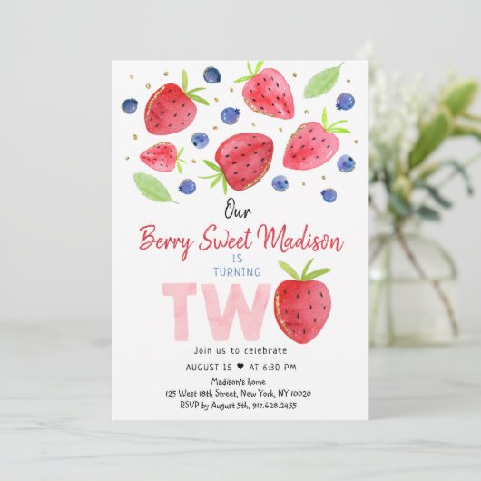 Strawberry Blueberry Berry Sweet Second Birthday Einladung (Stehend Vorderseite)