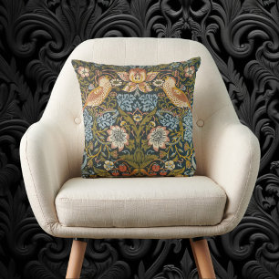 Strawberry Dives von William Morris, Vintag Art Kissen