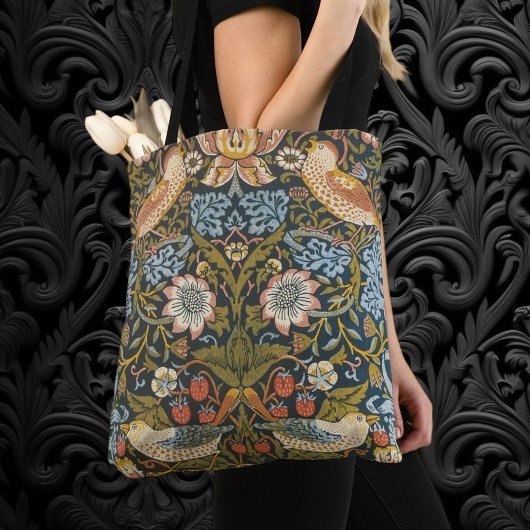 Strawberry Dives von William Morris, Vintag Art Tasche