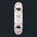 Strawberry Einicorn Skateboard mit Namen<br><div class="desc">Machen Sie dieses Strawberry Unicorn Skateboard durch Hinzufügen Ihres Textes zu Ihrem eigenen. Um auf erweiterte Bearbeitungstools zuzugreifen,  gehen Sie bitte zu "Personalisieren Sie diese Vorlage" und klicken Sie auf "Details",  scrollen Sie nach unten und drücken Sie den Link "Klicken Sie auf,  um die Vorlage anzupassen".</div>