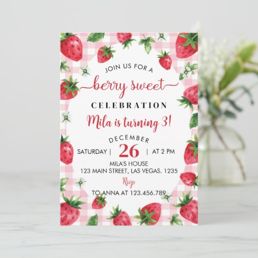 Strawberry Erster Geburtstag Einladung Berry Sweet (Stehend Vorderseite)