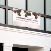 Strawberry Festival Banner (Äußeres Gebäude)