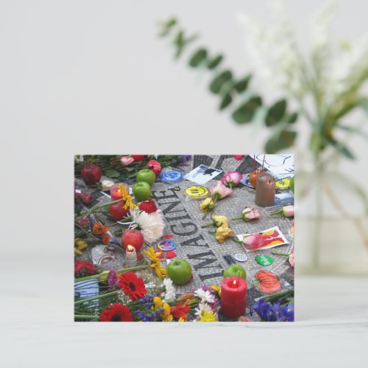 Strawberry Fields Postkarte (Stehend Vorderseite)