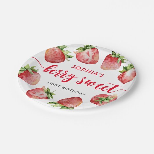 Strawberry First Birthday Berry Sweet Pappteller (Schrägansicht)