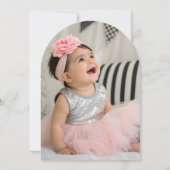 Strawberry First Birthday Celebration Photo Arch Einladung (Rückseite)