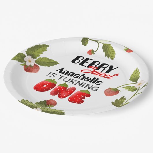 Strawberry First Birthday Pappteller (Schrägansicht)