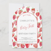 Strawberry First Birthday Party Arch Einladung (Vorderseite)