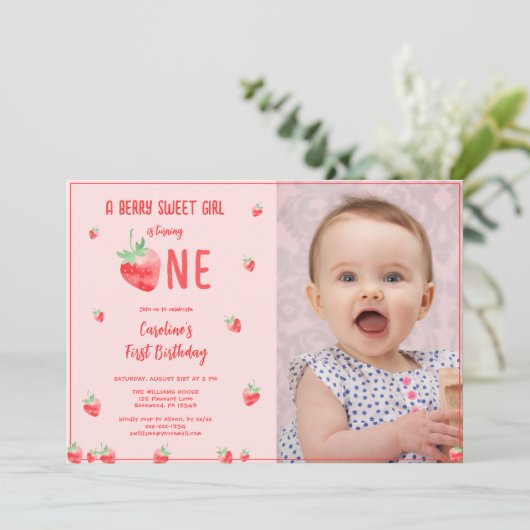 Strawberry Girl Erster Geburtstag Foto Einladung (Stehend Vorderseite)