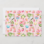 Strawberry Gnome Garden Girl's Birthday Foto Einladung (Rückseite)