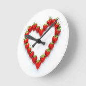 Strawberry Heart Runde Wanduhr (Winkel)