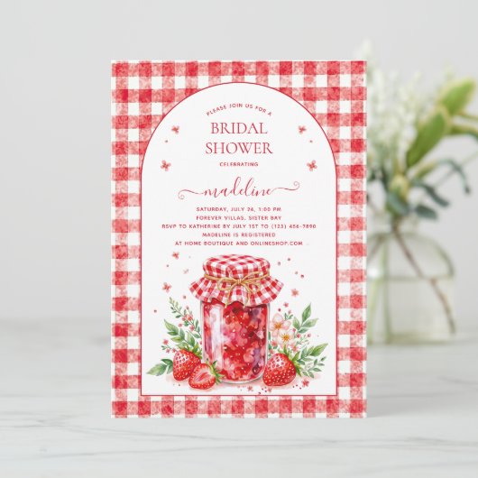Strawberry Jam Gingham Bridal Dusche Einladung (Stehend Vorderseite)