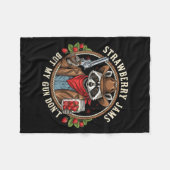 Strawberry Jams But My Gun Dont Cowboy Raccoon Fun Fleecedecke (Vorderseite (Horizontal))