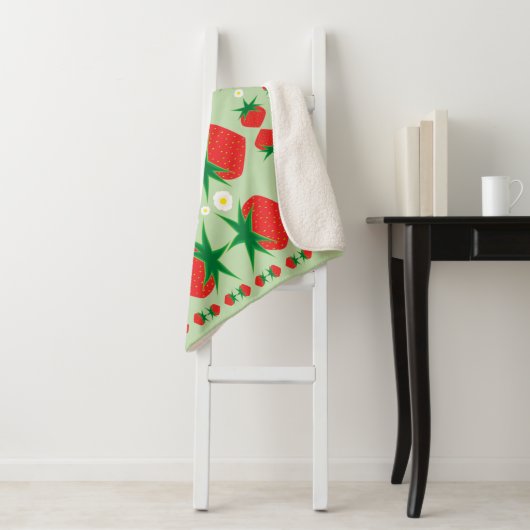 Strawberry Medium Sherpa Blanket Sherpadecke (Beispiel)