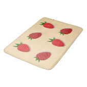 Strawberry pattern for fruit summertime good vibes badematte (Schrägansicht)