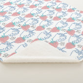 ٍ Strawberry Pattern Sherpadecke (3/4)