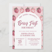 Strawberry & Pink Gingham Berry Erster Geburtstag Einladung (Vorderseite)