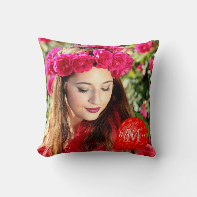 Strawberry Power Girl Monogram Initial Name Throw Kissen (Vorderseite)