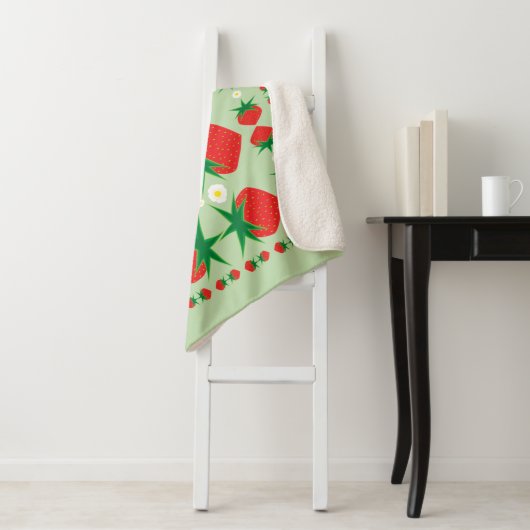 Strawberry Small Sherpa Blanket Sherpadecke (Beispiel)
