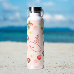 Strawberry spendet personalisierten Namen Trinkflasche<br><div class="desc">Erdbeergeschenke zum Thema personalisierte Namen Wasserflasche,  Erdbeerblüten und Beeren mit einem Namen auf sie kann ein Geschenk für ein Mädchen,  Mama,  Schwester,  Brautjungfrauen,  Brautparty Gefallen und jedermann für jeden Anlass,  praktische Geschenke,  Sommerzeit Geschenke.</div>