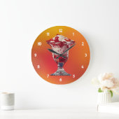 Strawberry Sundae Clock Große Wanduhr (Zuhause)