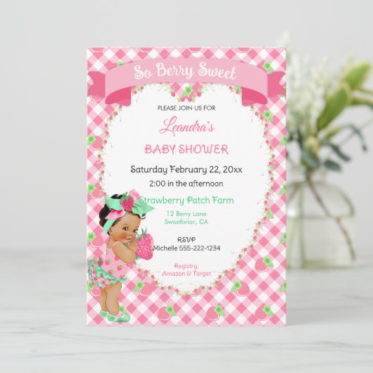 Strawberry Theme Baby Girl Gingham Pink Mint Einladung (Stehend Vorderseite)