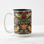 Strawberry Thief Black background William Morris Zweifarbige Tasse (Links)