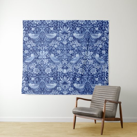 Strawberry Thief Blue Monotone, William Morris Wandteppich (Beispiel (Horizontal))