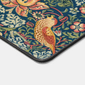 Strawberry Thief von William Morris Schreibtischunterlage (Ecke)