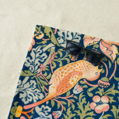 Strawberry Thief (von William Morris) Strandtuch (Beispiel)