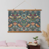 Strawberry Thief von William Morris Wandteppich Mit Holzrahmen (Schlafzimmer)