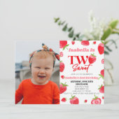 Strawberry Two Sweet Picture 2nd Birthday Party Einladung (Stehend Vorderseite)